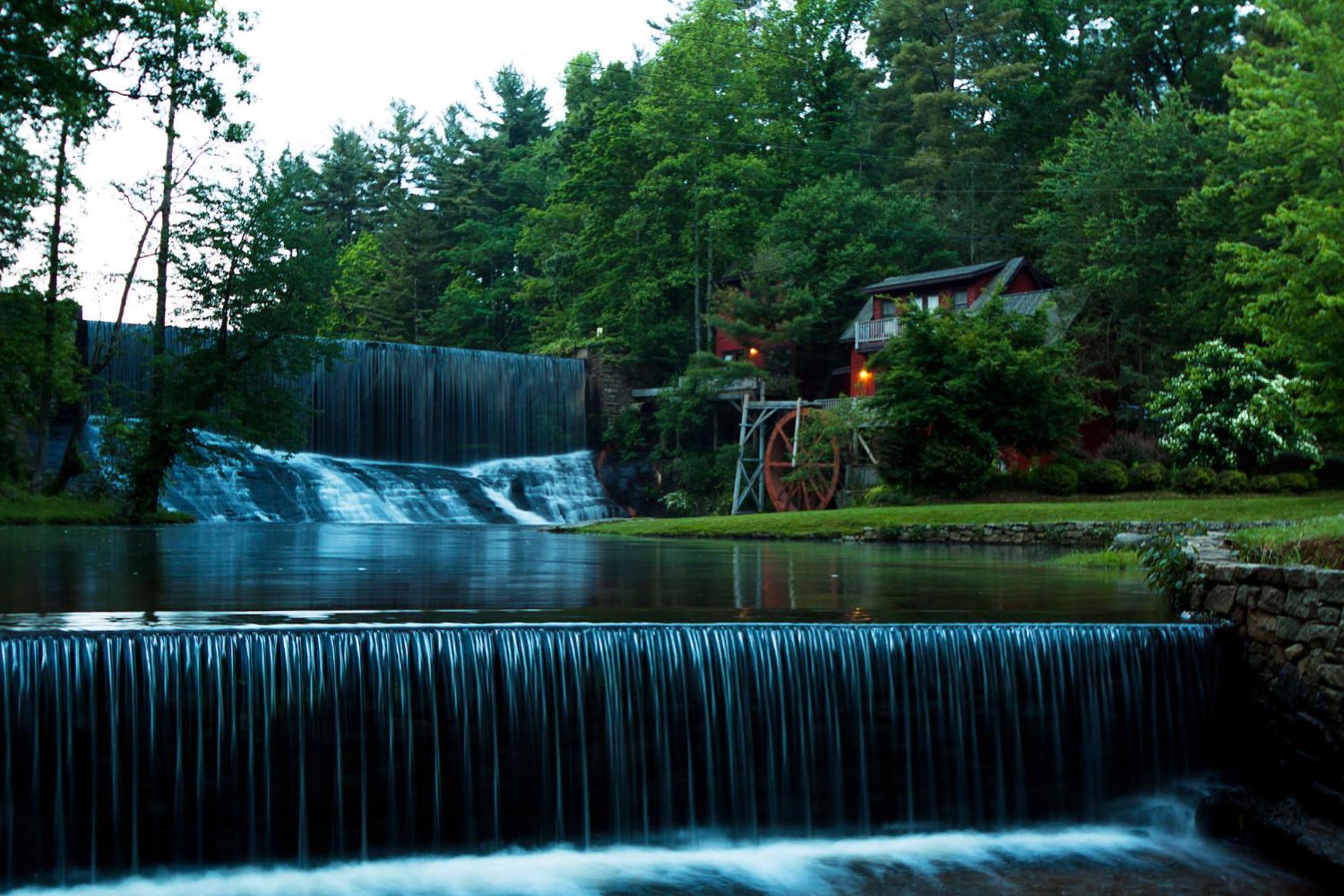 Highland Lake Inn & Resort - Flat Rock Luaran gambar
