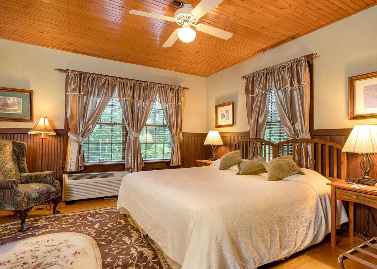 Highland Lake Inn & Resort - Flat Rock Luaran gambar